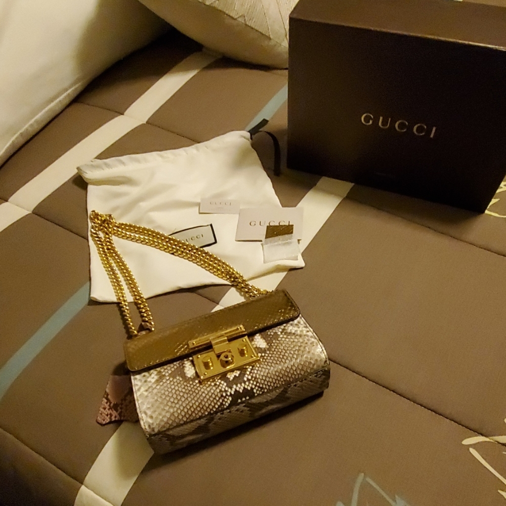 Gucci mini shoulderbag,